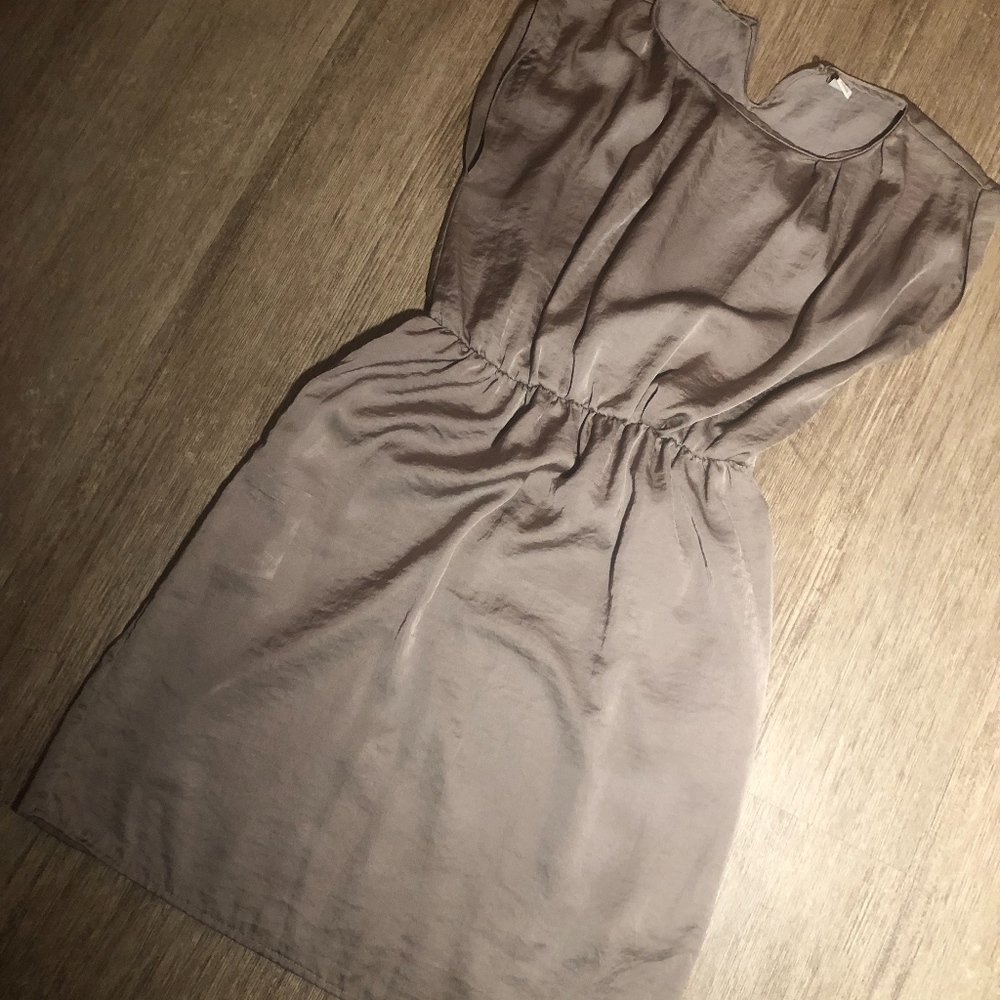 Cute olive green 100% polyester Old Navy dress.